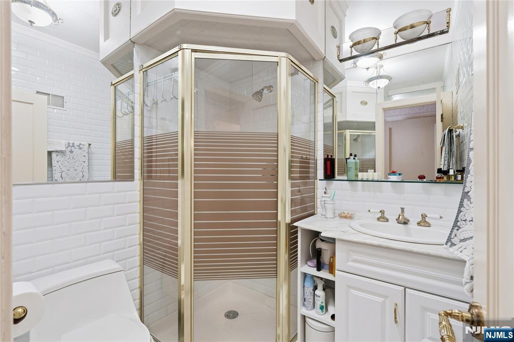 12 E Saddle River Road, Saddle River, NJ 07458 Listing Photo  15