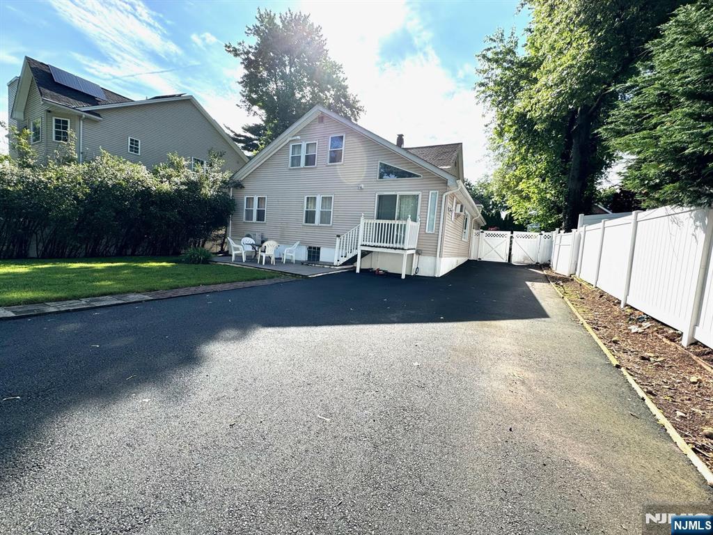 126 Irving Street - Photo 2