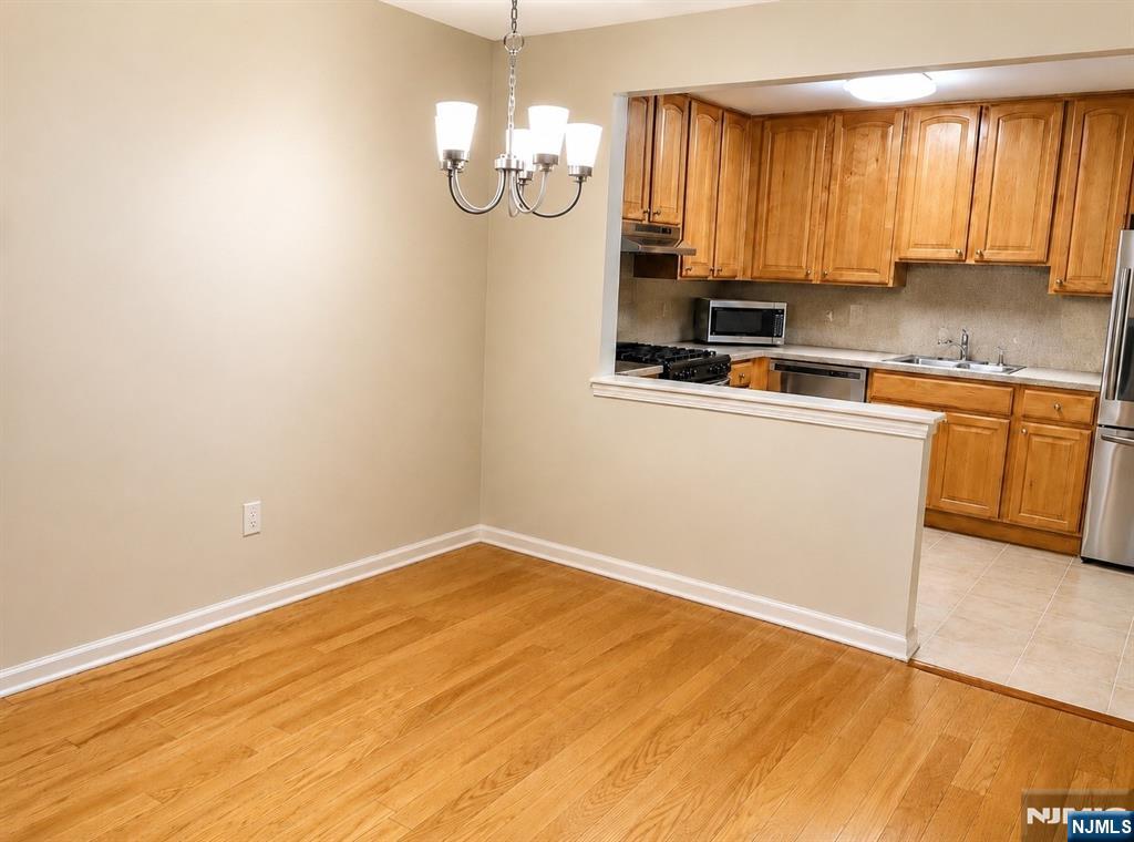 362 Cambridge - Photo 5