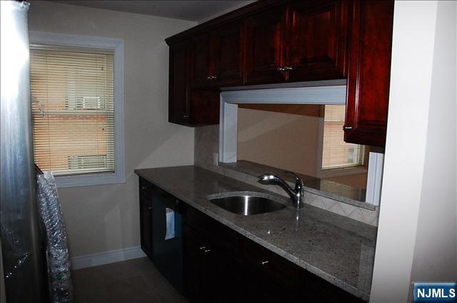2160 Hoyt Avenue 2B - Photo 2