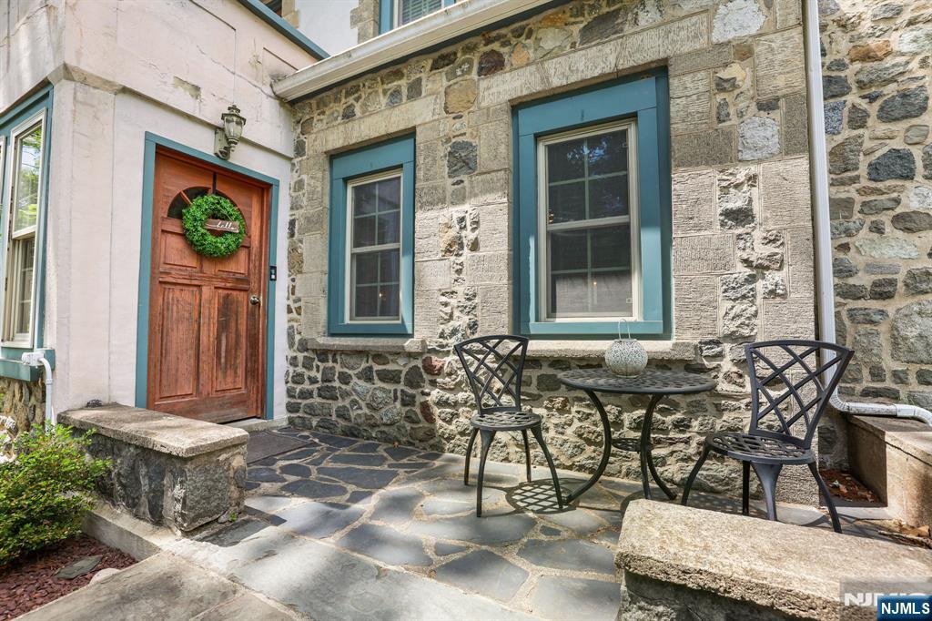 26 Maple Road - Photo 4
