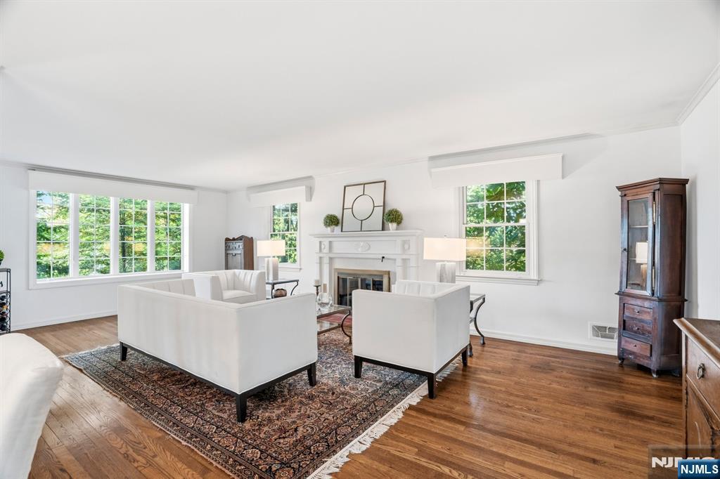34 Hillside Avenue — photo 8