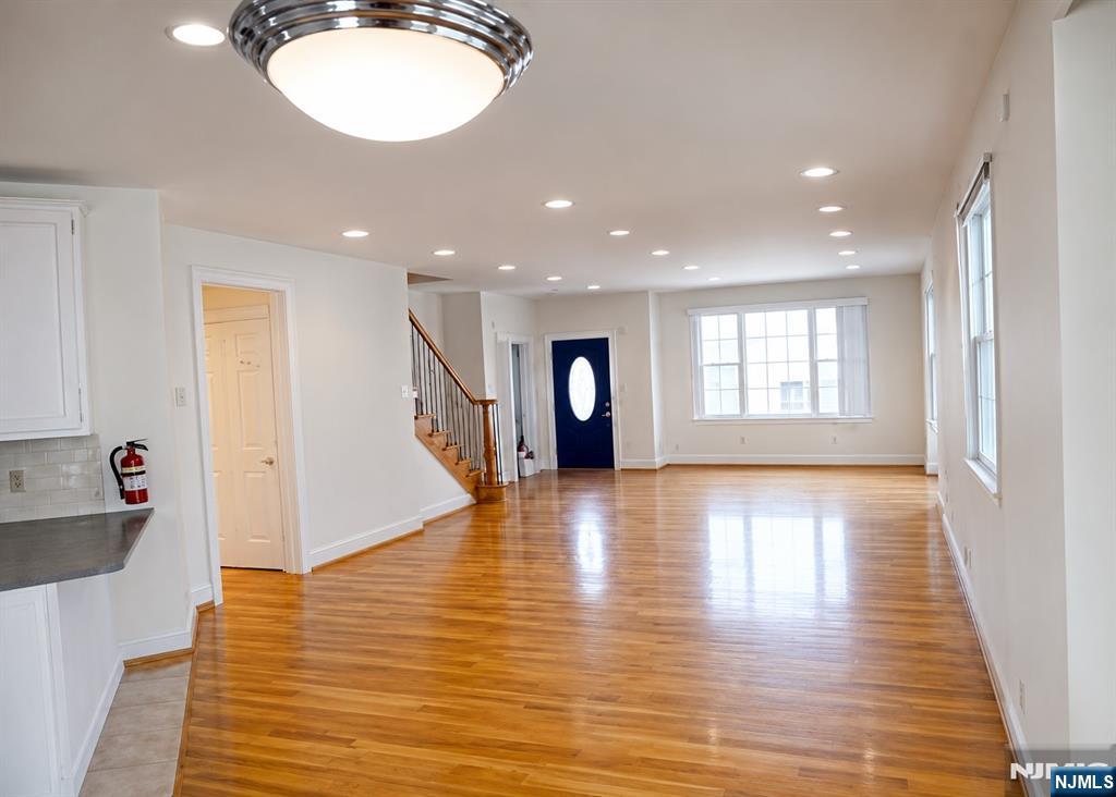 37 Vanderburgh Avenue B - Photo 2