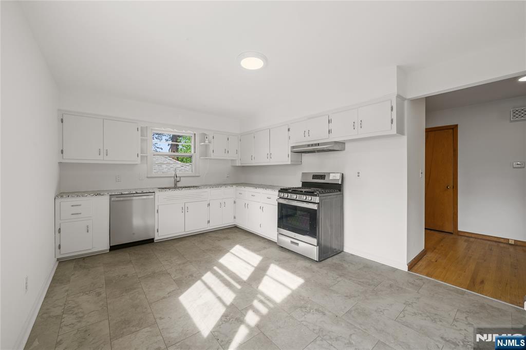 384 Delawanna Avenue - Photo 3