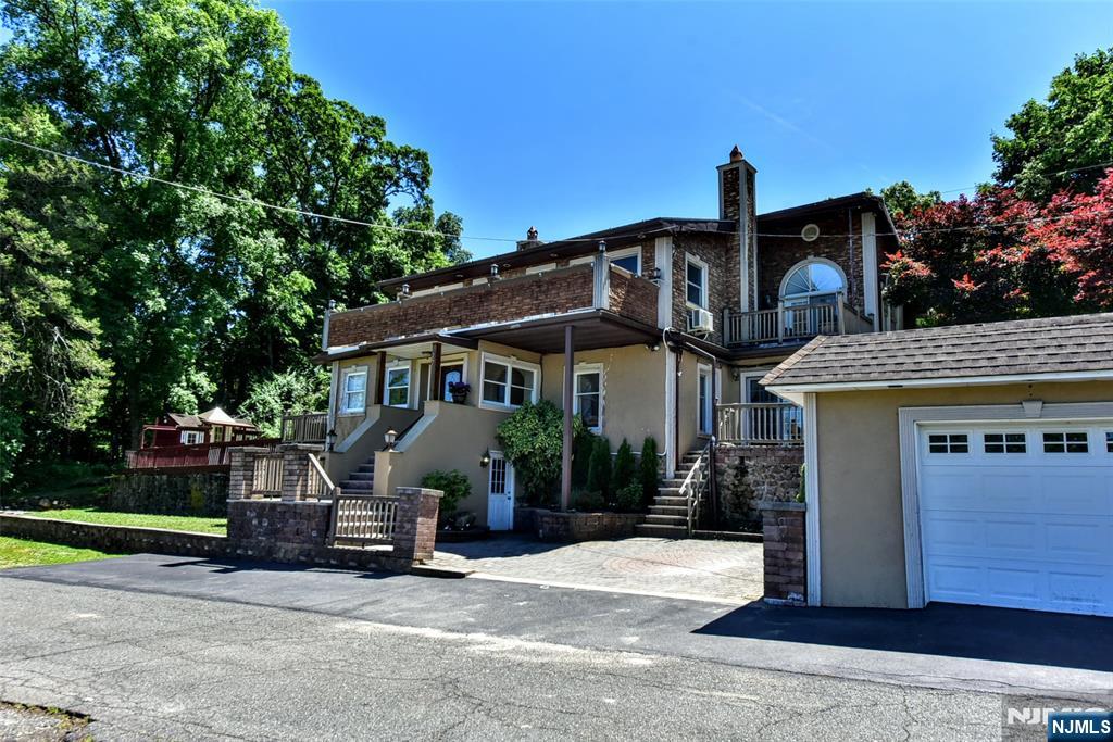 27 Joan Street - Photo 3