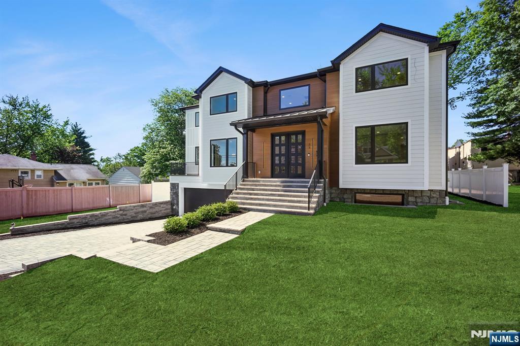 33 Lincoln Avenue - Photo 2