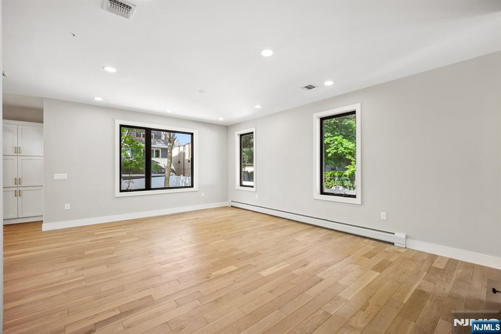 33 Lincoln Avenue — photo 11