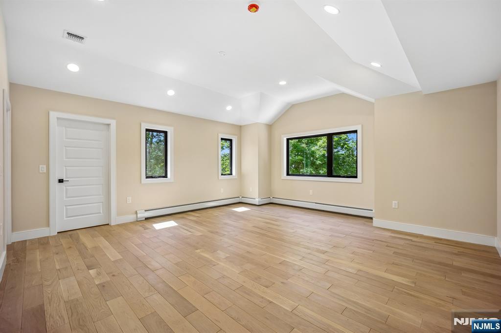 33 Lincoln Avenue — photo 26
