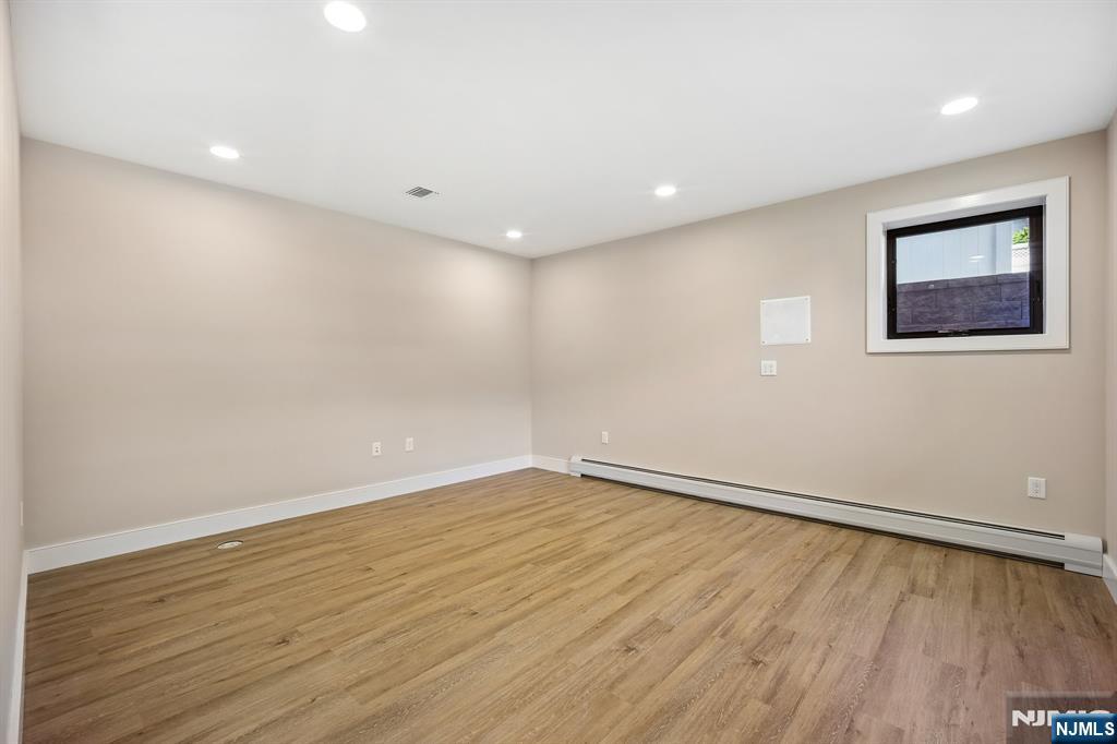 33 Lincoln Avenue — photo 34