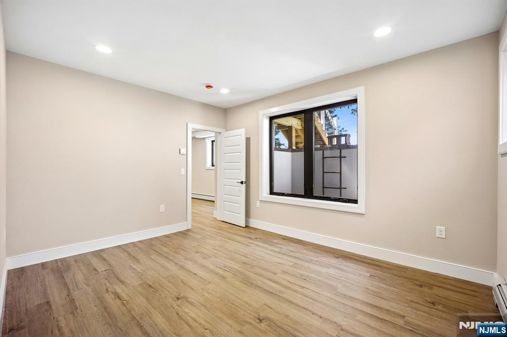 33 Lincoln Avenue — photo 39