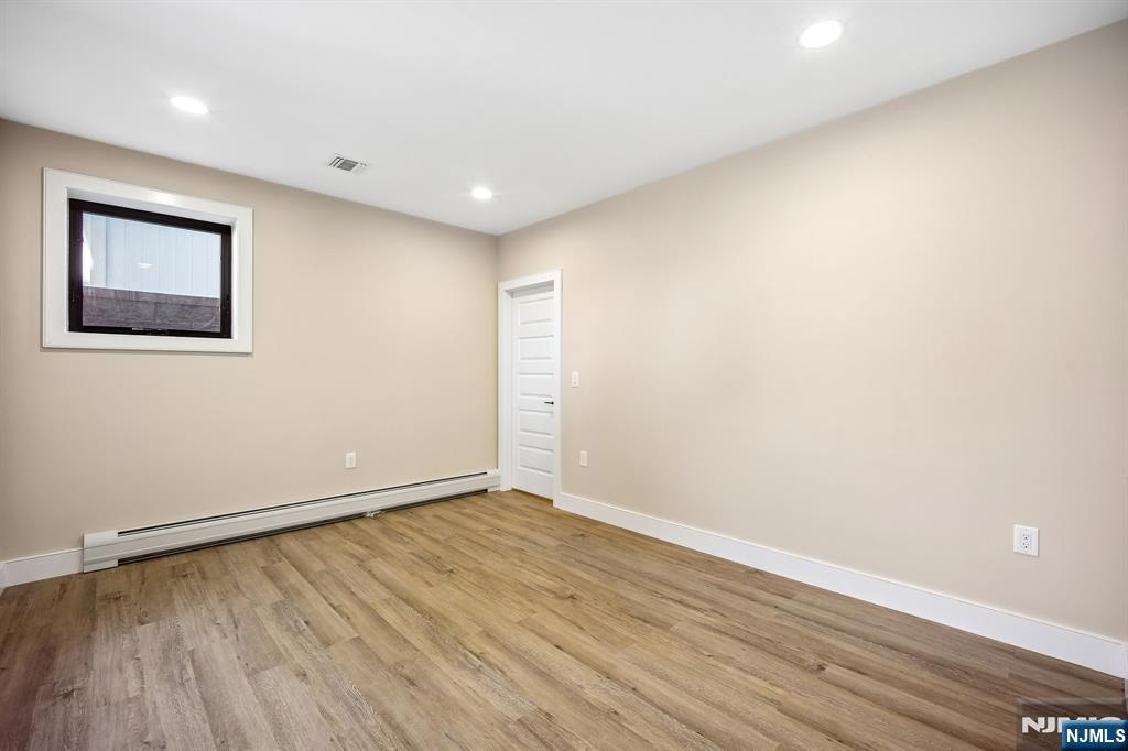 33 Lincoln Avenue — photo 40