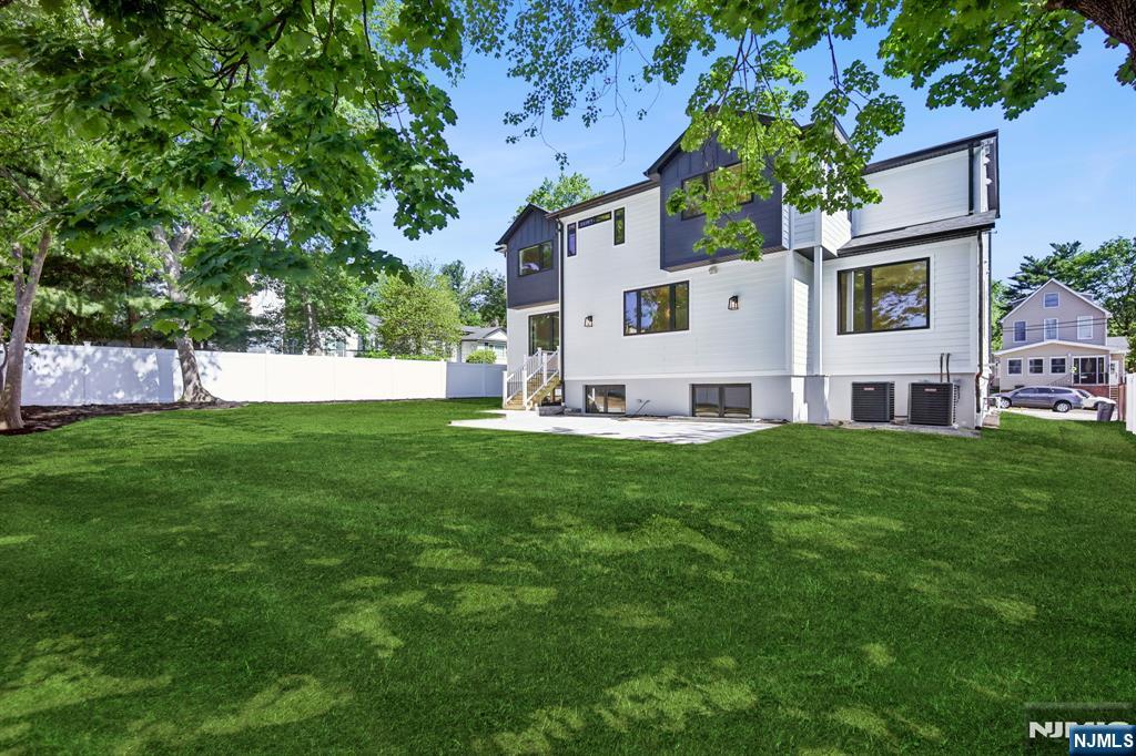 33 Lincoln Avenue — photo 43