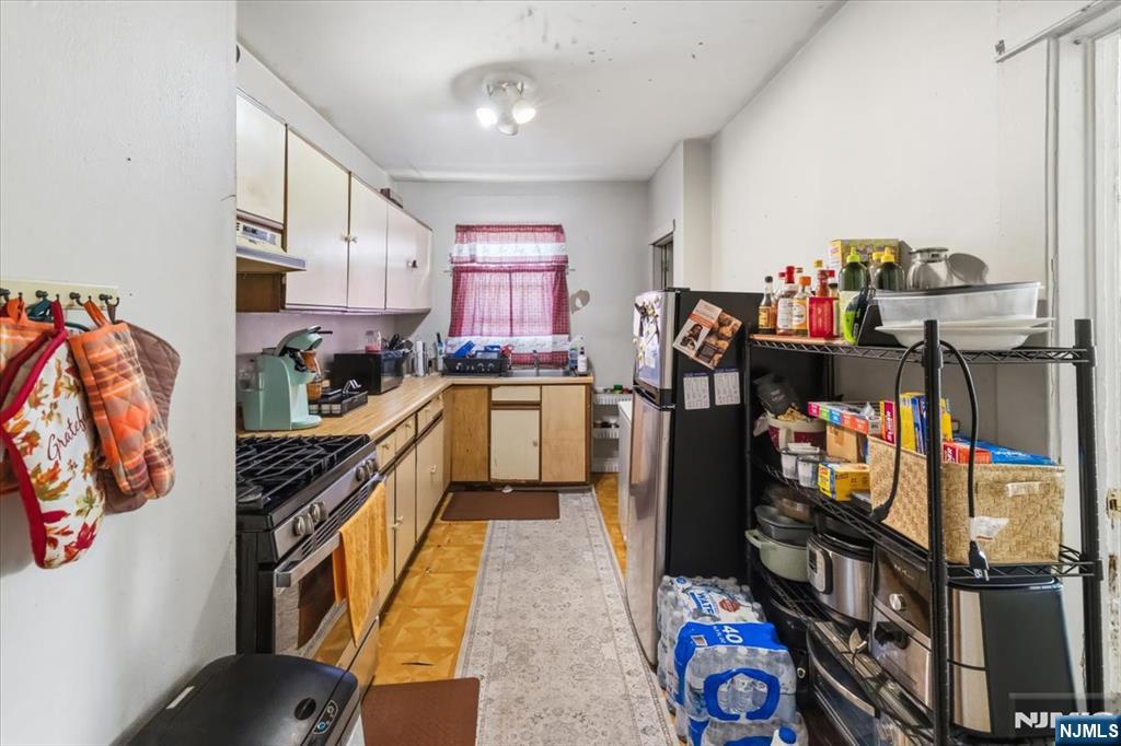 Kitchen 2.