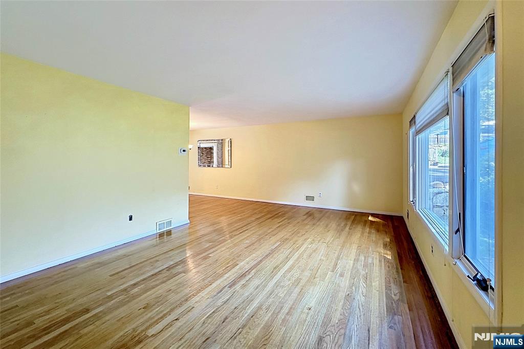 8 Mohawk Avenue - Photo 3