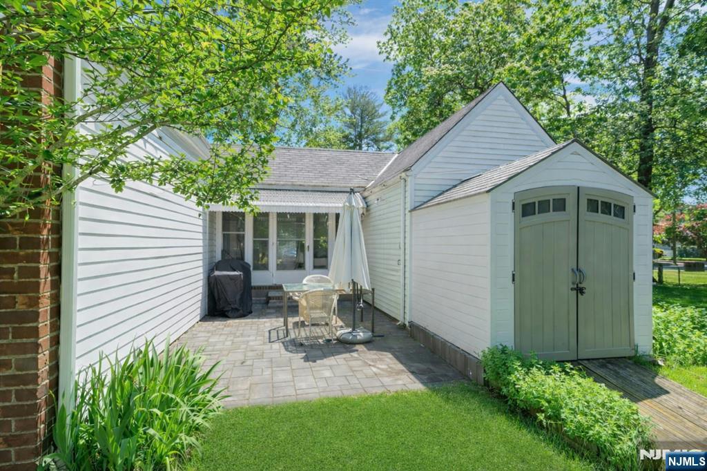 389 Bergen Boulevard