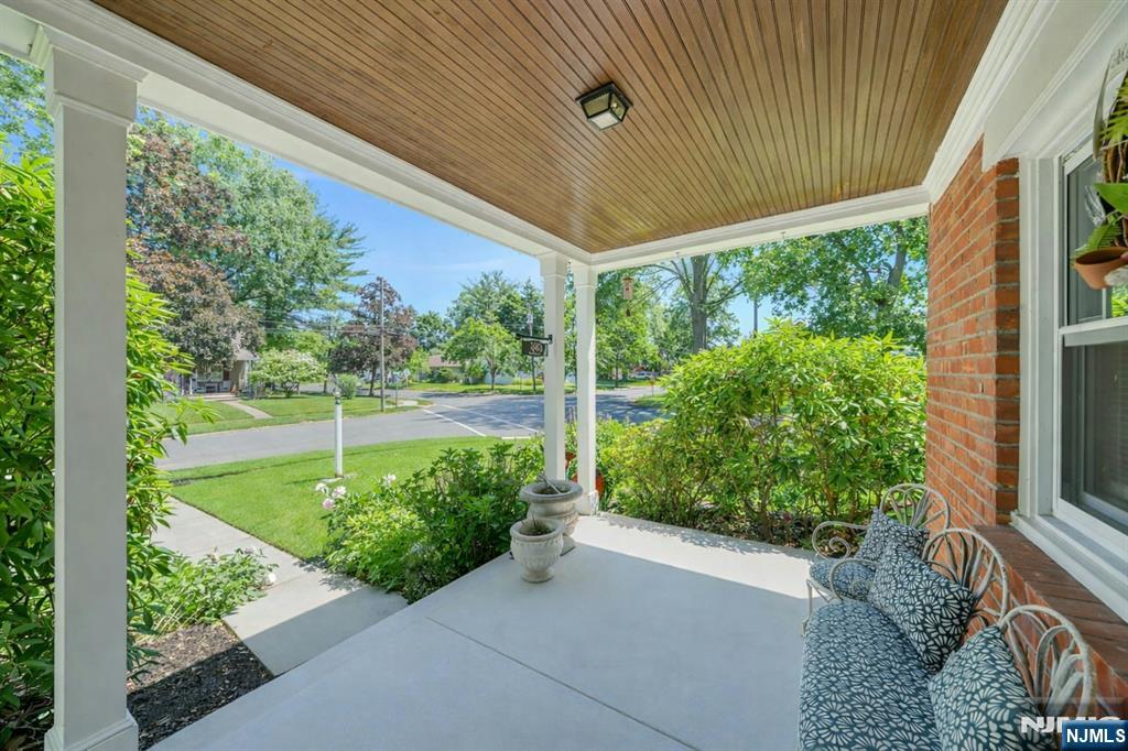 389 Bergen Boulevard