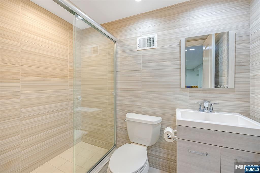 61 Roosevelt Street — photo 26