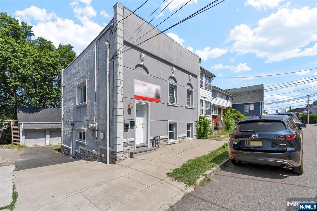87 Macarthur Avenue 2 - Photo 1