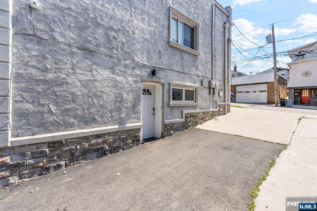 87 Macarthur Avenue 2 - Photo 2