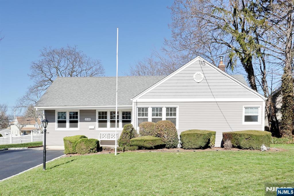 15-03 Everett Terrace - Photo 1