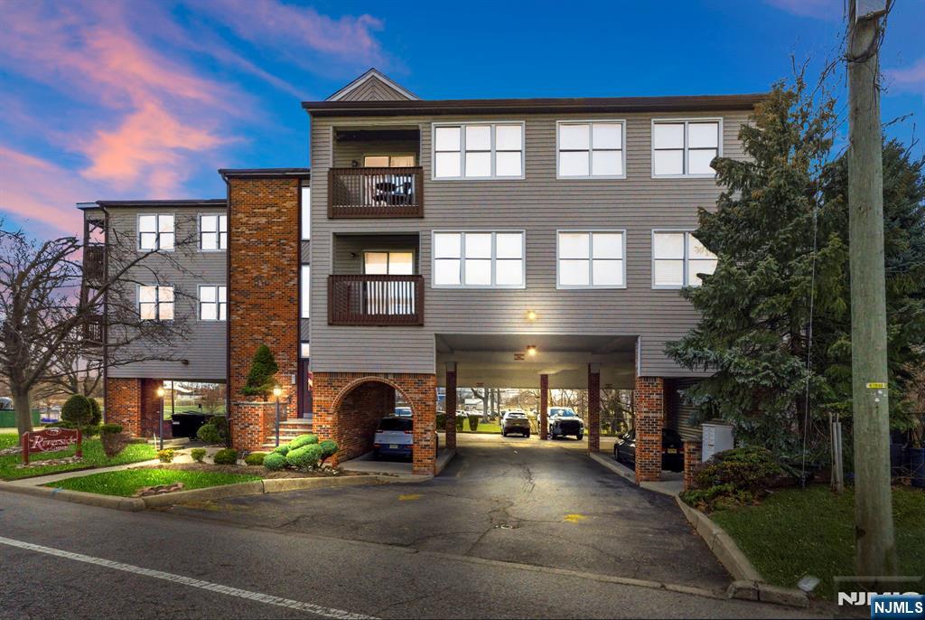779 Riverside Ave #201, Lyndhurst, NJ 07071