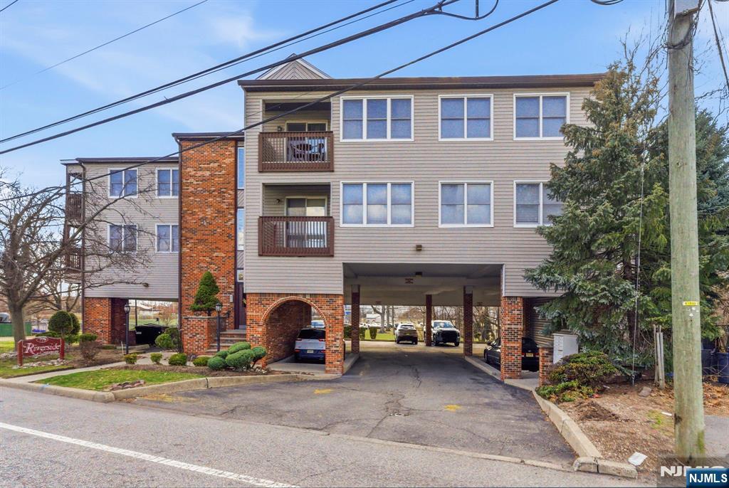 779 Riverside Ave #201, Lyndhurst, NJ 07071