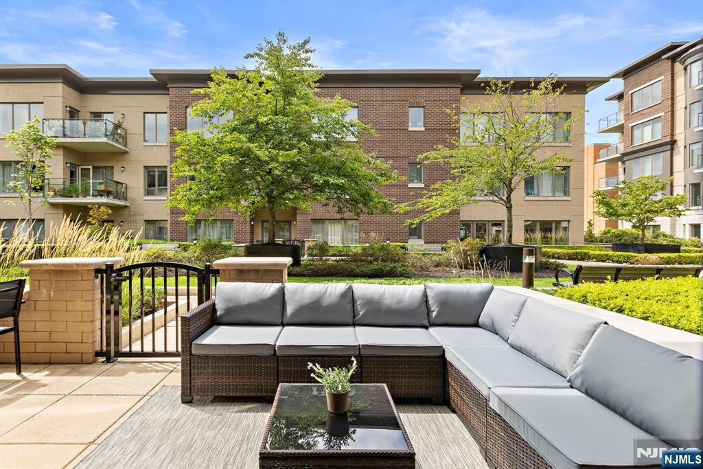 150 Henley Place 213 - Photo 1