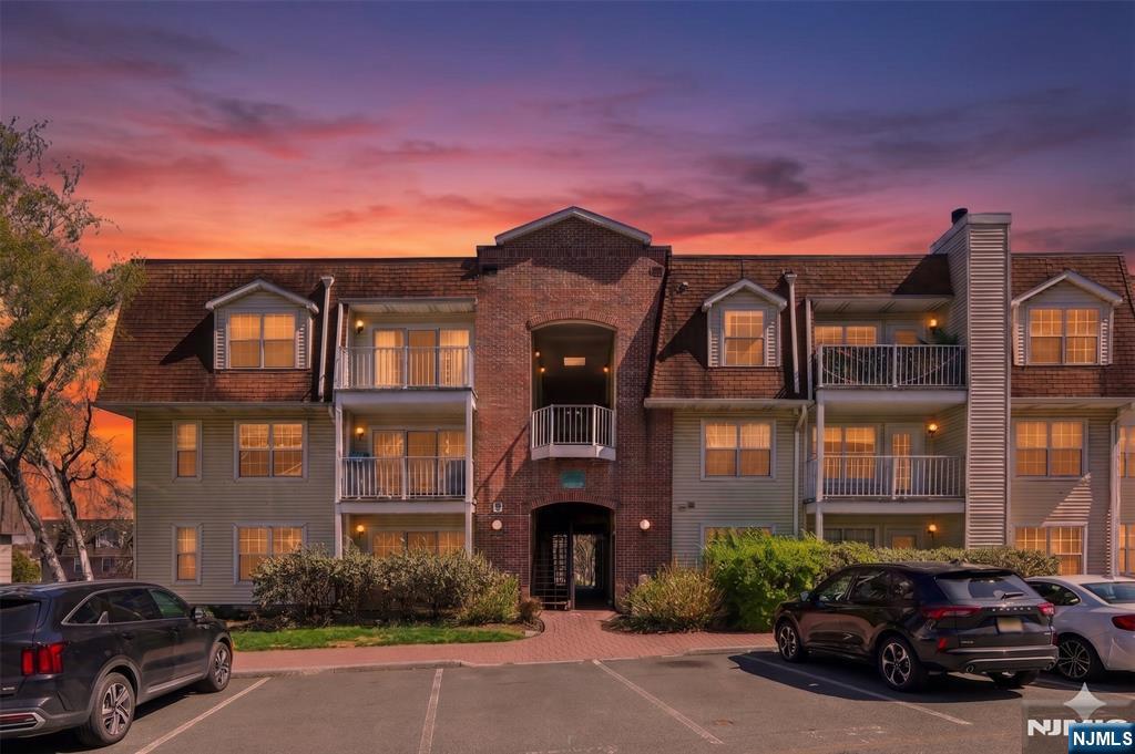 400 Crown Court 561 - Photo 1