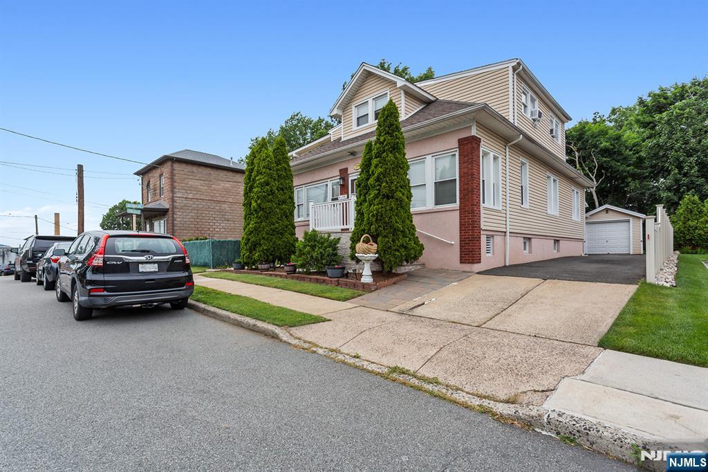 Homes for sale in Elmwood Park, NJ | 39 Chamberlain Ave, Elmwood Park, NJ 07407 | MLS# 26020695
