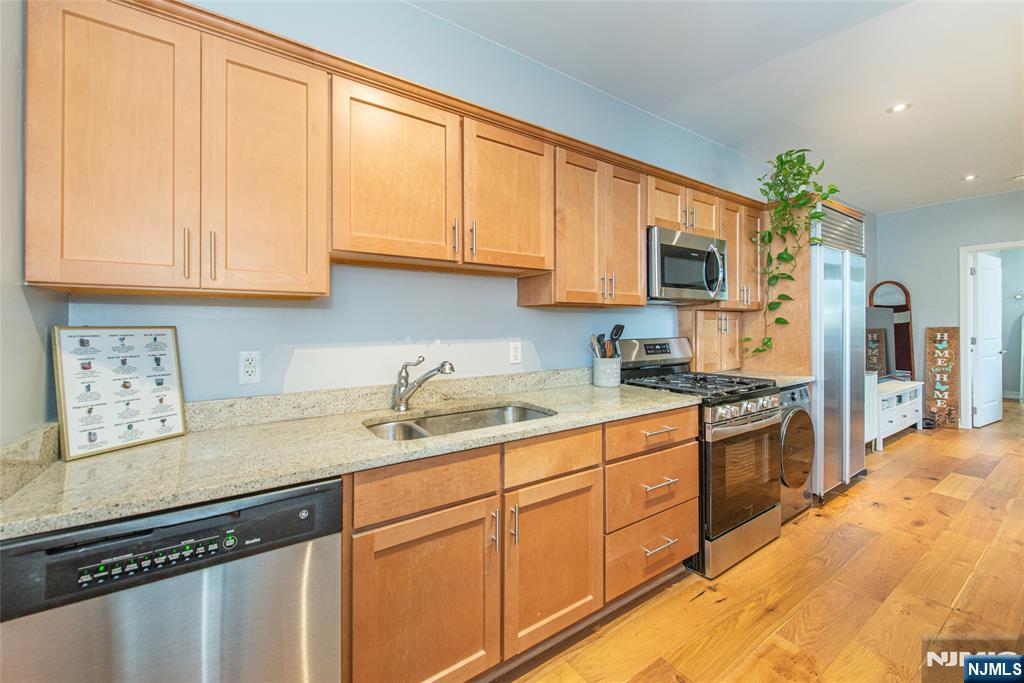 276 Chestnut Street 1G - Photo 3