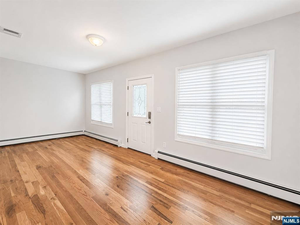 24 Sunderland Avenue - Photo 2