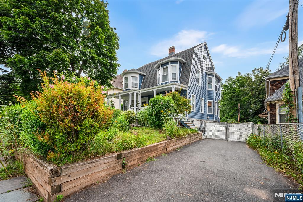 328 Springdale Avenue - Photo 2