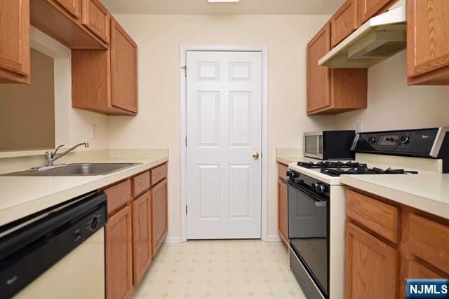 1094 Coventry Way 1094 - Photo 4