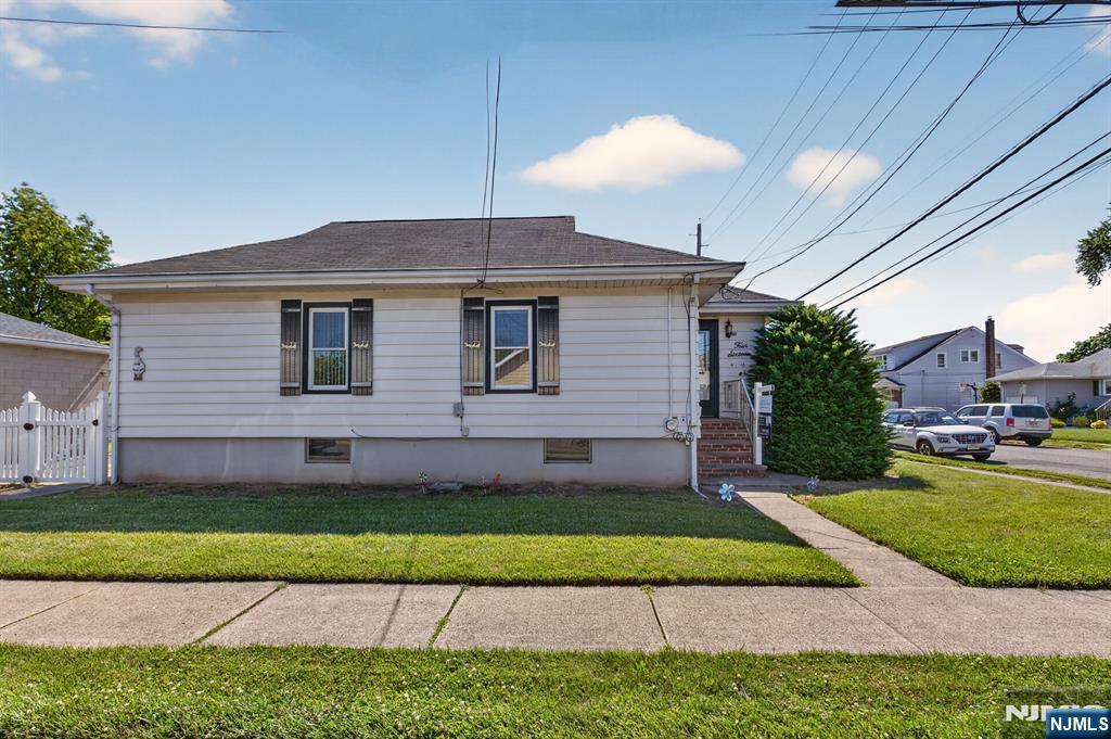 4-16 Bergen Avenue - Photo 2