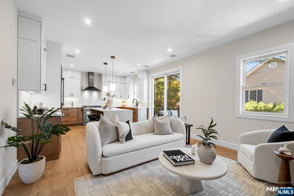 98 W Main Street - Photo 3