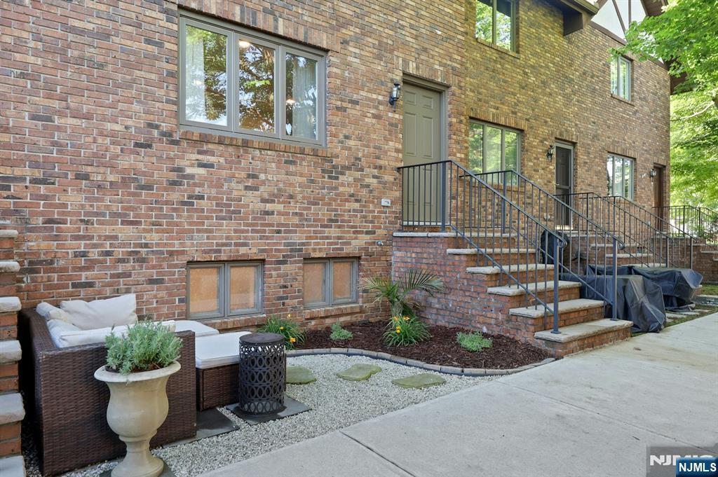 66 Grant Avenue C - Photo 3