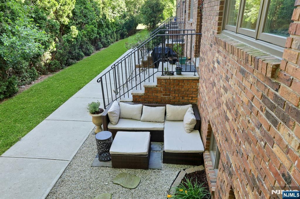 66 Grant Avenue C - Photo 5