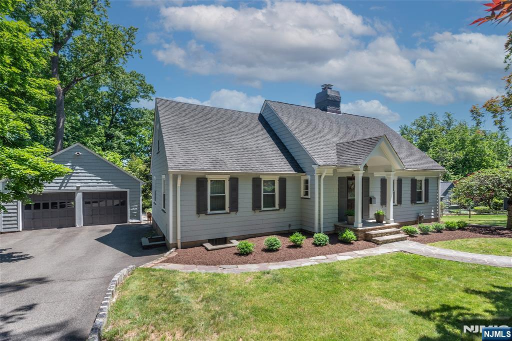 591 Highland Avenue - Photo 2