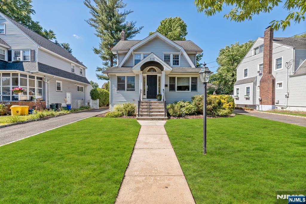 312 Van Buren Avenue - Photo 1