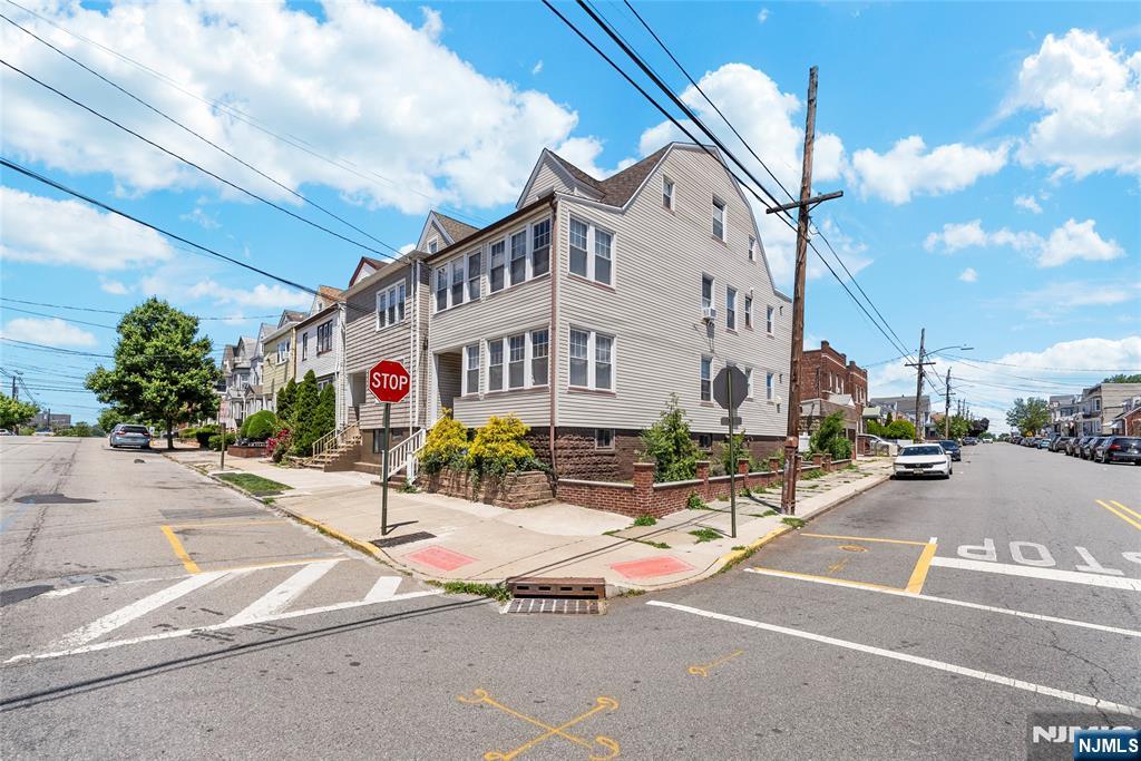 105 Bergen Avenue - Photo 3