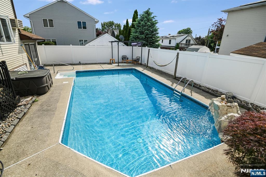 532 2nd St, Carlstadt, NJ 07072