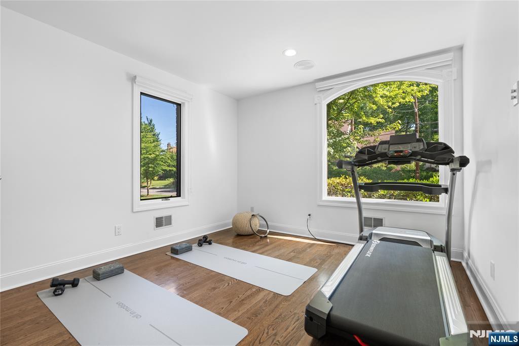 30 Creston Avenue — photo 19