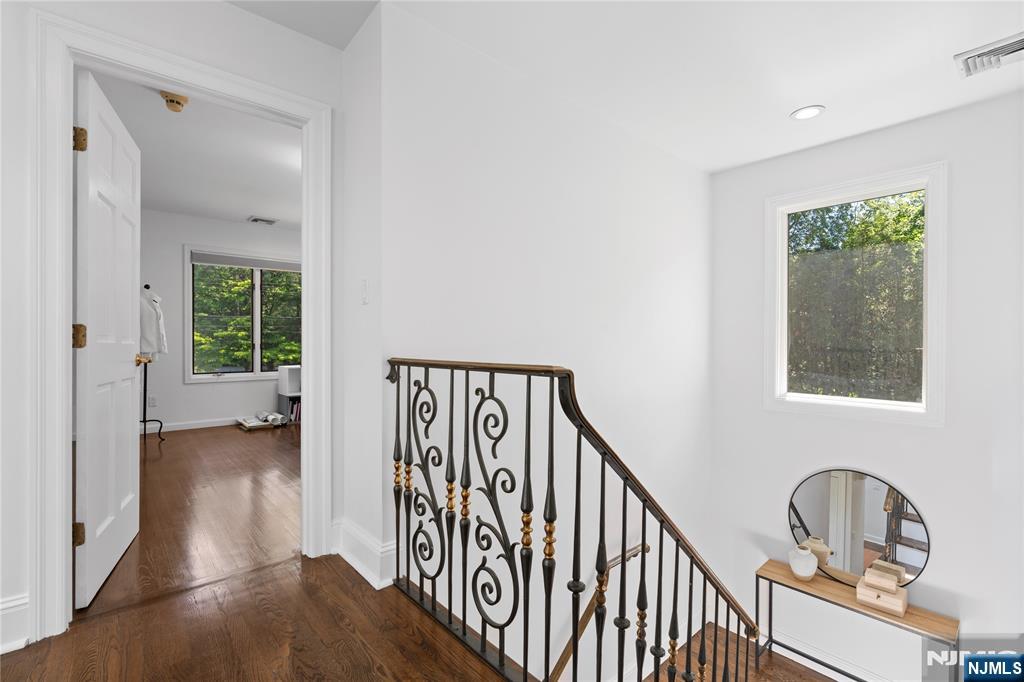 30 Creston Avenue — photo 21