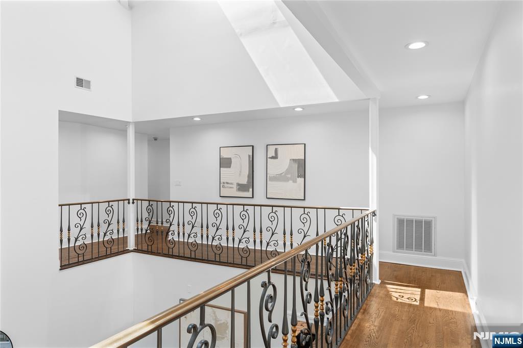30 Creston Avenue — photo 23