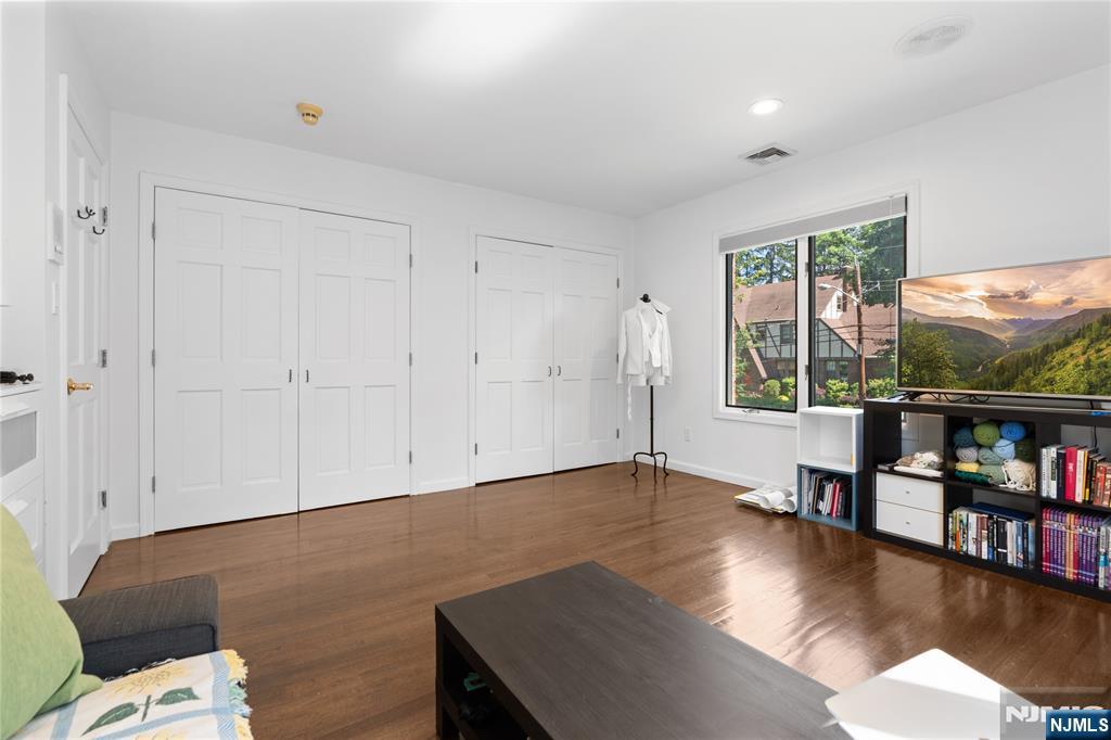 30 Creston Avenue — photo 35