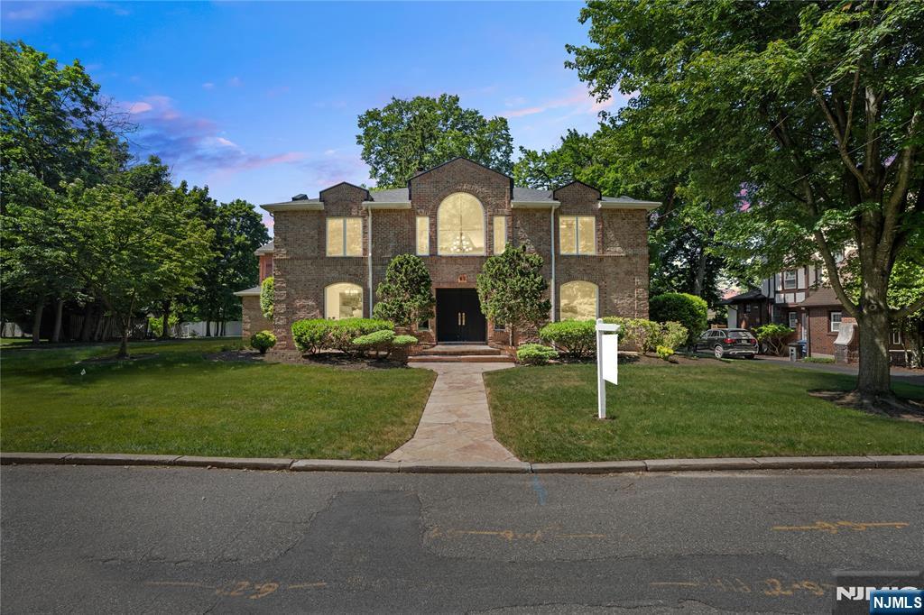 30 Creston Ave, Tenafly, NJ 07670