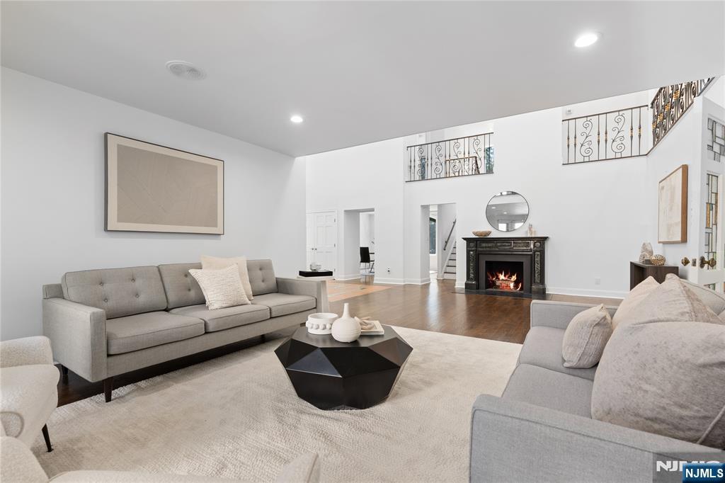 30 Creston Avenue — photo 9