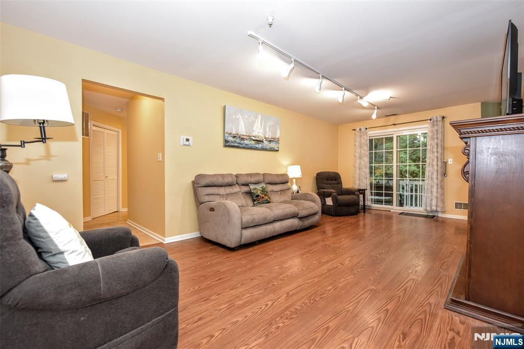 3-1 Vernon Court - Photo 4