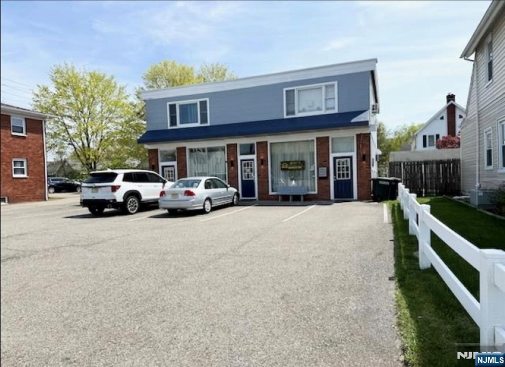 518 Ringwood - Photo 1