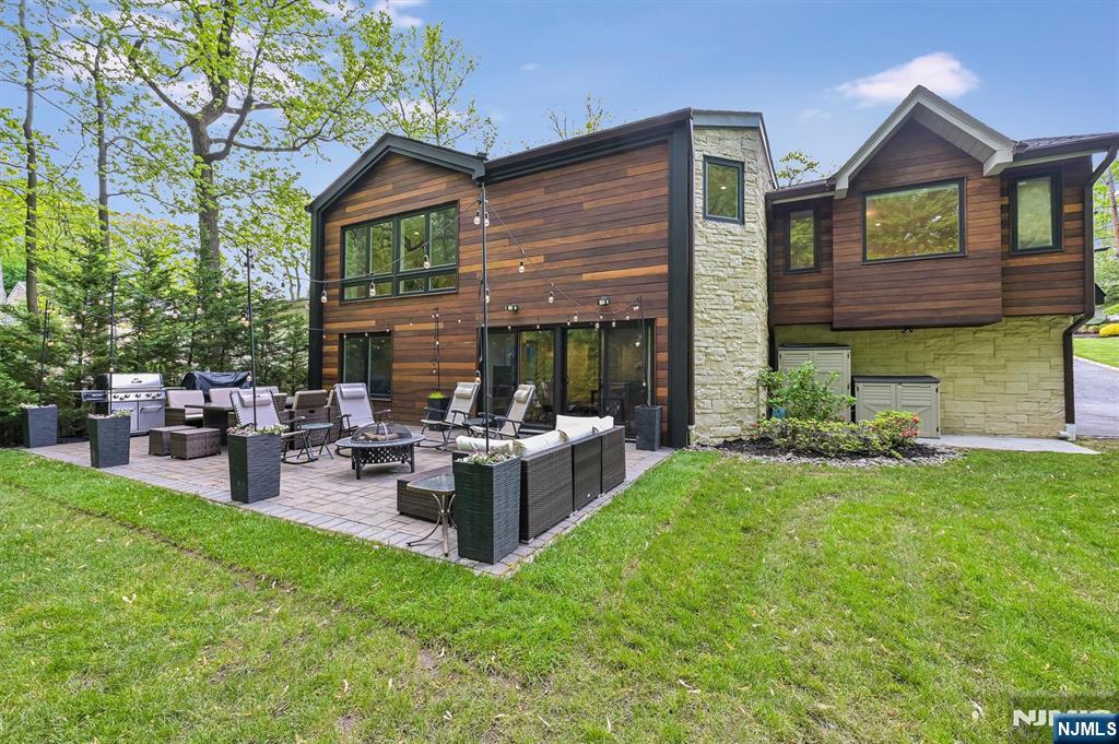 655 Floyd Street — photo 44